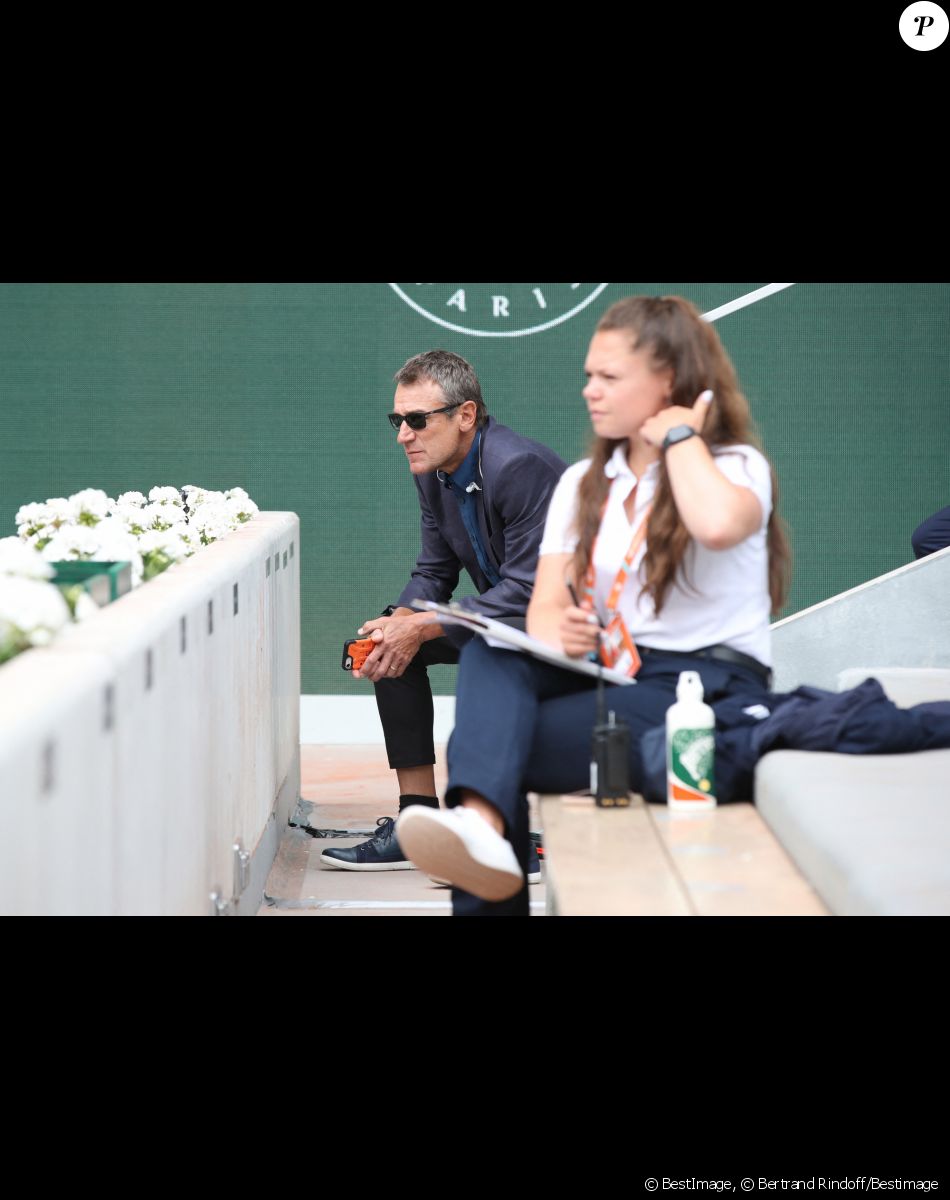 Mats Wilander (ancien champion de Tennis devenu journaliste) dans les tribunes (Jour 2) lors des Internationaux de France de Tennis de Roland Garros 2022, à Paris, France, le 23 mai 2022. © Bertrand Rindoff/Bestimage