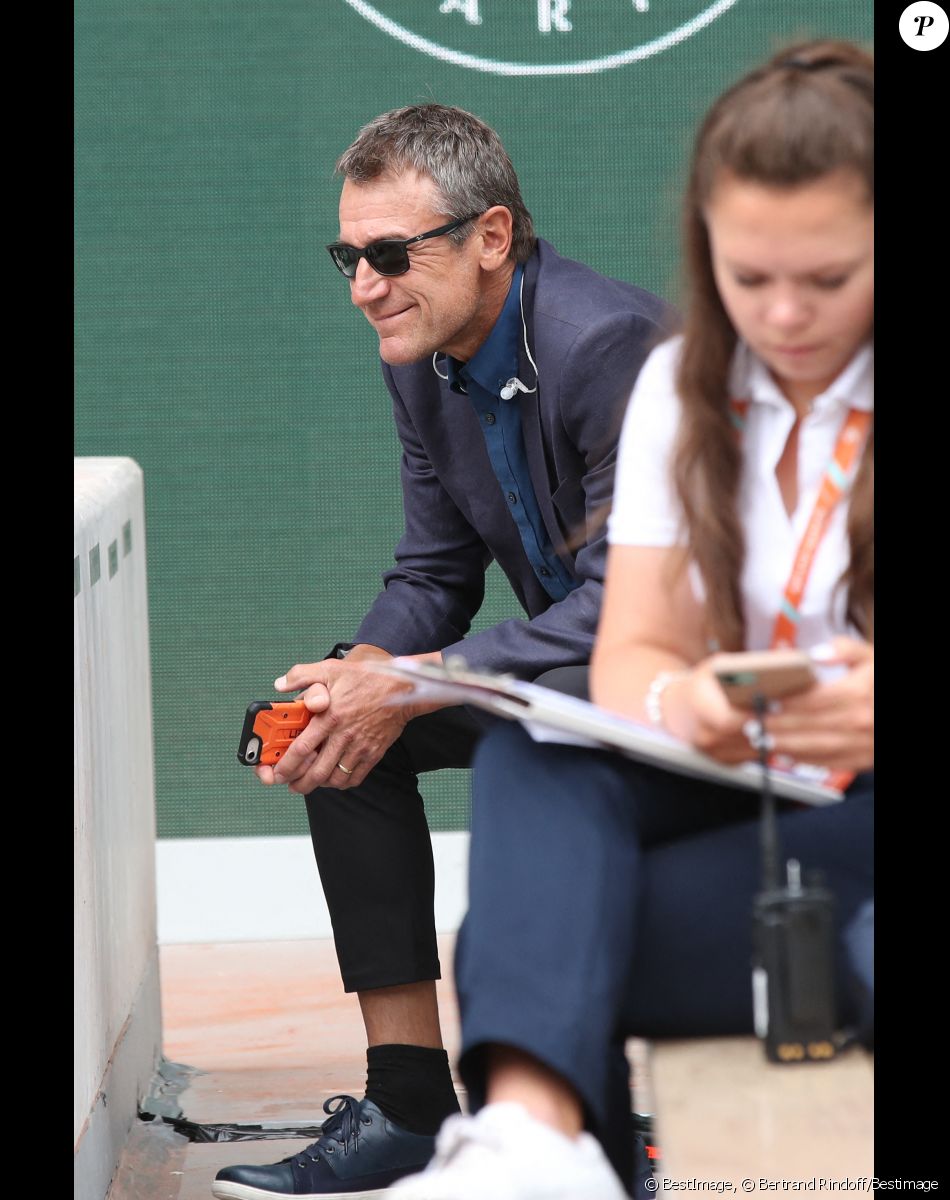 Mats Wilander (ancien champion de Tennis devenu journaliste) dans les tribunes (Jour 2) lors des Internationaux de France de Tennis de Roland Garros 2022, à Paris, France, le 23 mai 2022. © Bertrand Rindoff/Bestimage
