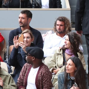 Jérémy Frérot, son frère Lucas Frérot, Caroline Anglade et son compagnon Nicolas Moreau dans les tribunes (Jour 2) lors des Internationaux de France de Tennis de Roland Garros 2022, à Paris, France, le 23 mai 2022. © Bertrand Rindoff/Bestimage