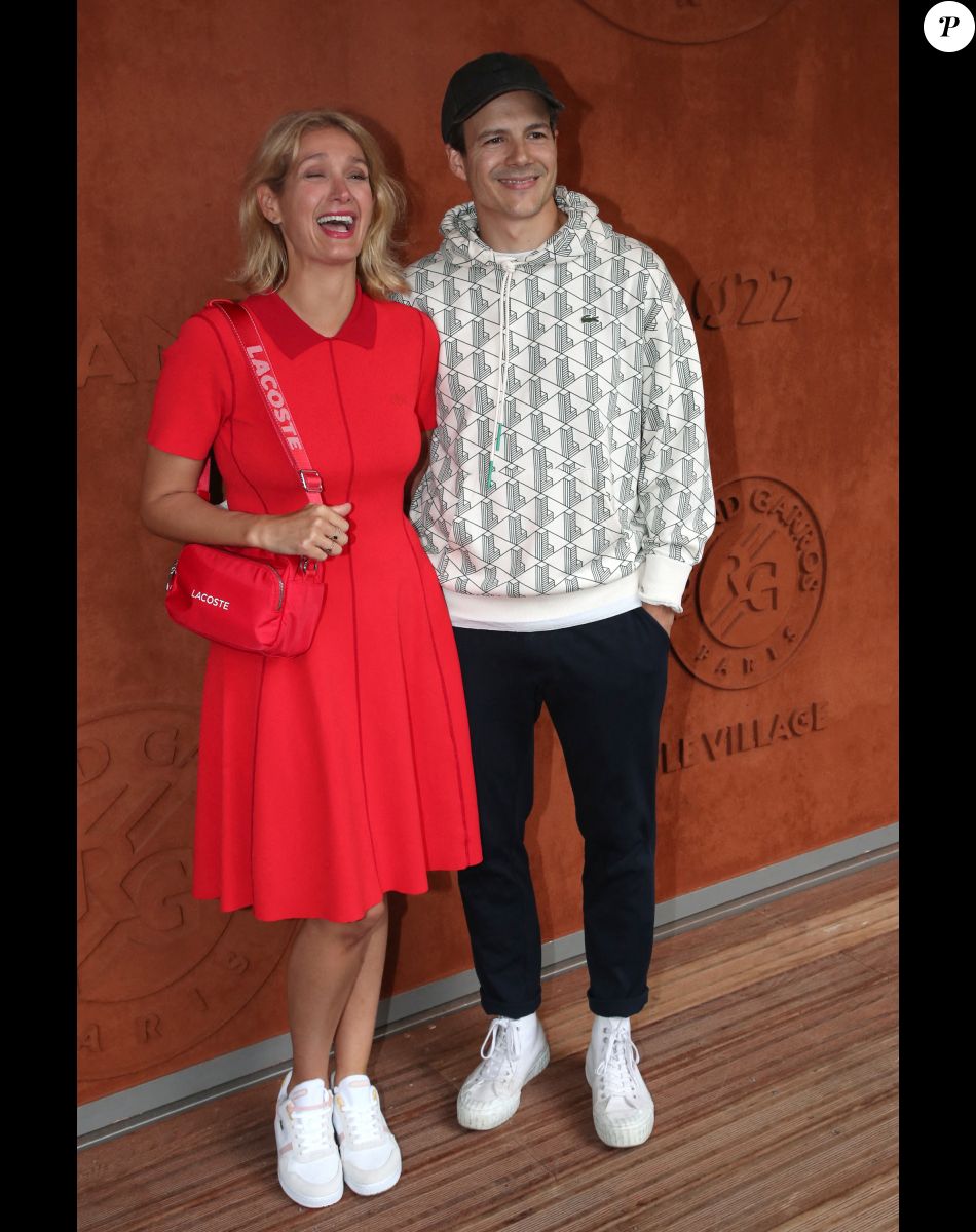 Caroline Anglade et son compagnon Nicolas Moreau au village (Jour 2) lors des Internationaux de France de Tennis de Roland Garros 2022, à Paris, France, le 23 mai 2022. © Bertrand Rindoff/Bestimage