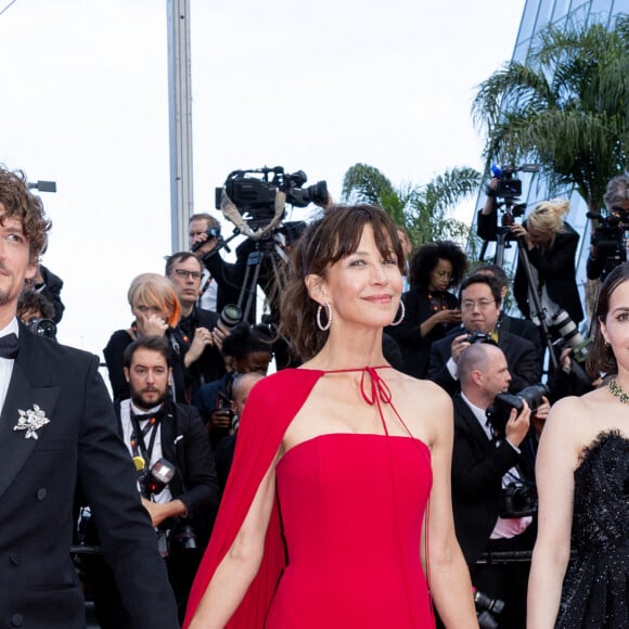 Niels Schneider, Sophie Marceau, Amira Casar - Montée des marches du film " L'Innocent " lors du 75ème Festival International du Film de Cannes. Le 24 mai 2022 © Olivier Borde / Bestimage 