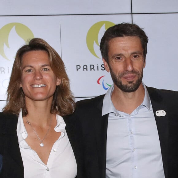 (G-D) Philippe Candeloro, Amelie Mauresmo (Directrice du Tournois de Roland Garros) et Tony Estanguet (Président du Comité des jeux Olympiques 2024 à Paris) au village (Jour 3) lors des Internationaux de France de Tennis de Roland Garros 2022, à Paris, France, le 24 mai 2022. © Bertrand Rindoff/Bestimage