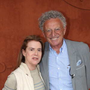 Nelson Monfort et sa femme Dominique au village (Jour 3) lors des Internationaux de France de Tennis de Roland Garros 2022, à Paris, France, le 24 mai 2022. © Bertrand Rindoff/Bestimage