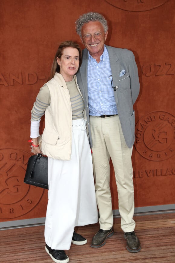 Nelson Monfort et sa femme Dominique au village (Jour 3) lors des Internationaux de France de Tennis de Roland Garros 2022, à Paris, France, le 24 mai 2022. © Bertrand Rindoff/Bestimage