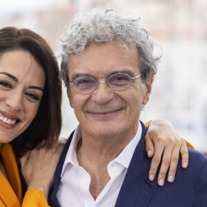 Sofia Essaïdi et le réalisateur Mario Martone - Photocall du film "Nostalgia" lors du 75e Festival International du Film de Cannes, le 25 mai 2022. © Cyril Moreau / Bestimage