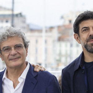 Tommaso Ragno, le réalisateur Mario Martone, Pierfrancesco Favino et Francesco Di Leva - Photocall du film "Nostalgia" lors du 75e Festival International du Film de Cannes, le 25 mai 2022. © Cyril Moreau / Bestimage