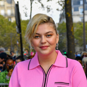 Louane Emera et son compagnon Florian Rossi arrivent au défilé de mode Miu Miu lors de la Fashion Week printemps/été 2022 à Paris, France, le 5 octobre 2021. © Veeren Ramsamy-Christophe Clovis/Bestimage 