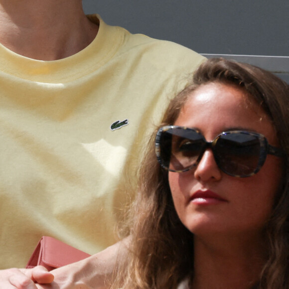 Grégory Nicolaidis, Elodie Frégé en tribunes lors des Internationaux de France de tennis de Roland Garros à Paris, France, le 26 mai 2022.