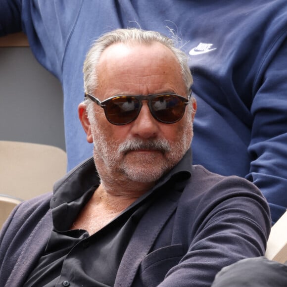 Antoine Duléry en tribunes lors des Internationaux de France de tennis de Roland Garros à Paris, France, le 26 mai 2022.