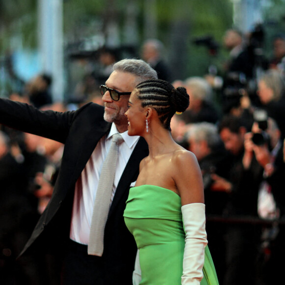 Tina Kunakey et son mari Vincent Cassel - Montée des marches du film " Les crimes du futur " lors du 75ème Festival International du Film de Cannes. Le 23 mai 2022 © Dominique Jacovides / Bestimage