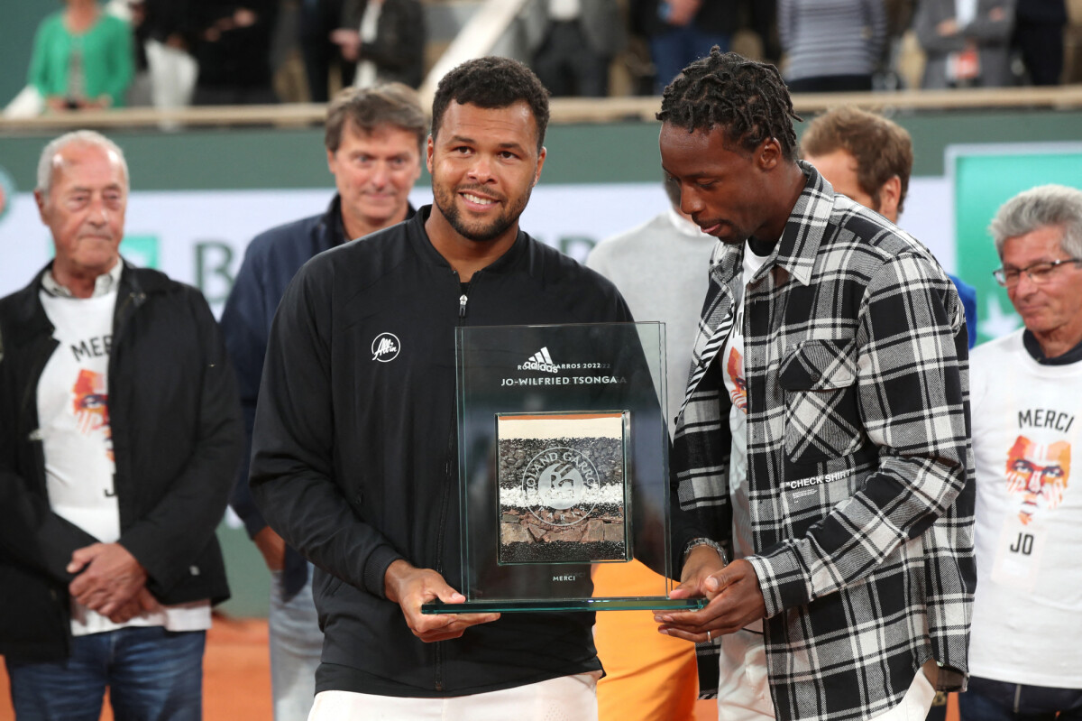 Photo : Gaël Monfils Remet Son Trophée à Jo-Wilfried - Jo-Wilfried ...