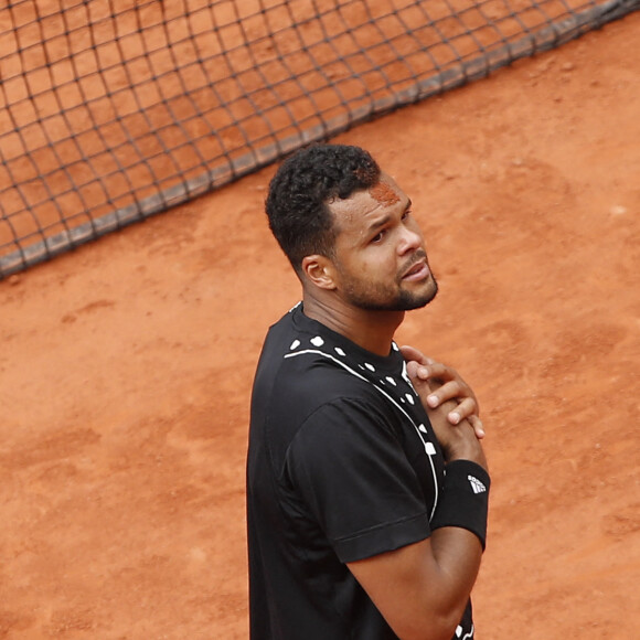 Jo-Wilfried Tsonga (FRA) - Emotion à l'issue de son dernier match de tennis au court Philippe-Chatrier aux Internationaux de France de tennis de Roland Garros à Paris, France, le 24 mai 2022. © Michael Baucher/Panoramic/Bestimage 