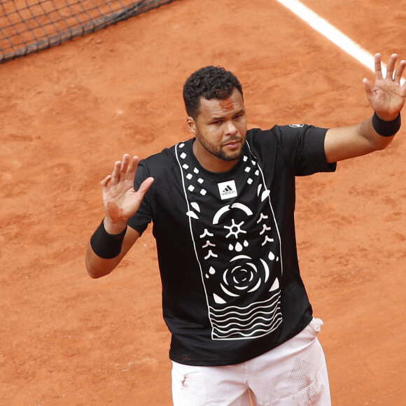 Jo-Wilfried Tsonga (FRA) - Emotion à l'issue de son dernier match de tennis au court Philippe-Chatrier aux Internationaux de France de tennis de Roland Garros à Paris, France, le 24 mai 2022. © Michael Baucher/Panoramic/Bestimage 