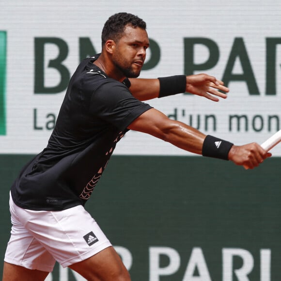 Jo-Wilfried Tsonga (FRA) lors du premier tour simple messieurs (jour 3) des Internationaux de France de tennis de Roland Garros à Paris, France, le 24 mai 2022. © Michael Baucher/Panoramic/Bestimage 