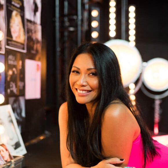 Exclusif - Anggun - Backstage de l'enregistrement de l'émission "300 Choeurs chantent Les plus beaux duos" à Paris, qui sera diffusée le 8 janvier 2021 sur France 3. Pour commencer l'année 2021 en beauté, " 300 choeurs " va réunir plusieurs générations d'artistes lors d'un grand show exceptionnel consacré aux plus beaux duos français. Pour la première fois depuis sa création, l'émission va orchestrer la rencontre inédite d'une trentaine de duos autour des plus beaux choeurs français... Toutes ces voix vont revisiter ensemble, dans des versions spécialement créées pour l'occasion, les grandes chansons d'hier et d'aujourd'hui... Une quarantaine d'artistes se mêleront aux voix des " 300 Choeurs ". Des duos qui seront accompagnés par les plus belles chorales : GOSPEL POUR 100 VOIX, LE CHŒUR DE PIERRE, LE CHŒUR DES PETITES MAINS SYMPHONIQUES, LES PETITS CHANTEURS D'ASNIÈRES, LE CHŒUR SYMPHONIQUE DE PARIS, LES CHŒURS DE FRANCE, CHŒUR ET MOUVEMENT, LES COPAINS D'ACCORDS, SANKOFA UNIT, BLOOMGOSPEL, LACRYMA VOCE, L'ACADÉMIE INTERNATIONALE DE COMÉDIE MUSICALE, LE CHŒUR C4 " 300 choeurs chantent les plus beaux duos ", un show musical inédit sous le signe du partage, riche en surprises et en émotions... © Tiziano Da Silva / Bestimage 