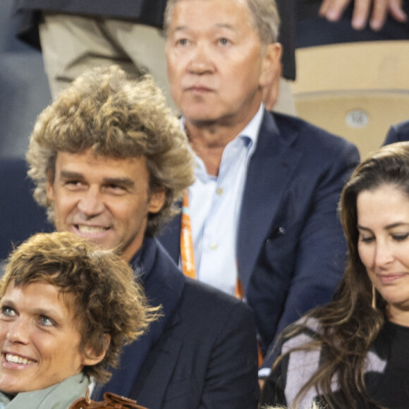 Gilles Moretton, Thomas Pesquet, Muriel Robin et sa femme Anne Le Nen, Gustavo Kuerten et sa femme Mariana Soncini - Célébrités dans les tribunes des internationaux de France de Roland Garros à Paris le 31 mai 2022. © Cyril Moreau - Dominique Jacovides/Bestimage 