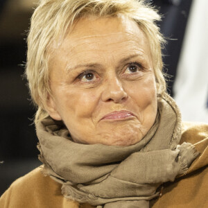 Muriel Robin - Célébrités dans les tribunes des internationaux de France de Roland Garros à Paris le 31 mai 2022. © Cyril Moreau - Dominique Jacovides/Bestimage 