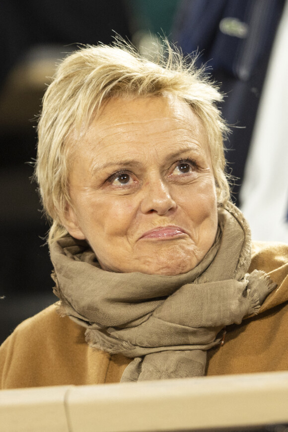 Muriel Robin - Célébrités dans les tribunes des internationaux de France de Roland Garros à Paris le 31 mai 2022. © Cyril Moreau - Dominique Jacovides/Bestimage 