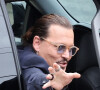 Johnny Depp rentre chez lui pour le week-end après une autre longue journée lors de son procès contre son ex au palais de justice de Fairfax, Virginie, Etats-Unis, le 27 mai 2022. 