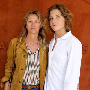 Sarah Poniatowski et son fils Roman au village lors des Internationaux de France de Tennis de Roland Garros à Paris. © Dominique Jacovides / Bestimage 