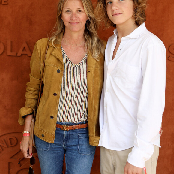 Sarah Poniatowski et son fils Roman - Personnalités au village (jour 11) lors des Internationaux de France de Tennis de Roland Garros à Paris. Le 1er juin 2022 © Dominique Jacovides / Bestimage 