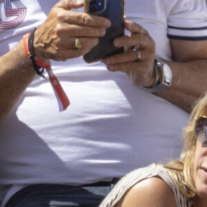 Sarah Poniatowski et son fils Roman dans les tribunes des internationaux de France de Roland Garros à Paris le 1er juin 2022. © Cyril Moreau - Dominique Jacovides/Bestimage 