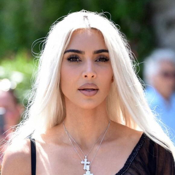 Kim Kardashian au mariage de Kourtney Kardashian et Travis Barker à Portofino.