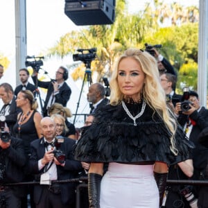 Adriana Karembeu - Montée des marches du film " Armageddon Time " lors du 75ème Festival International du Film de Cannes. Le 19 mai 2022 © Olivier Borde / Bestimage 