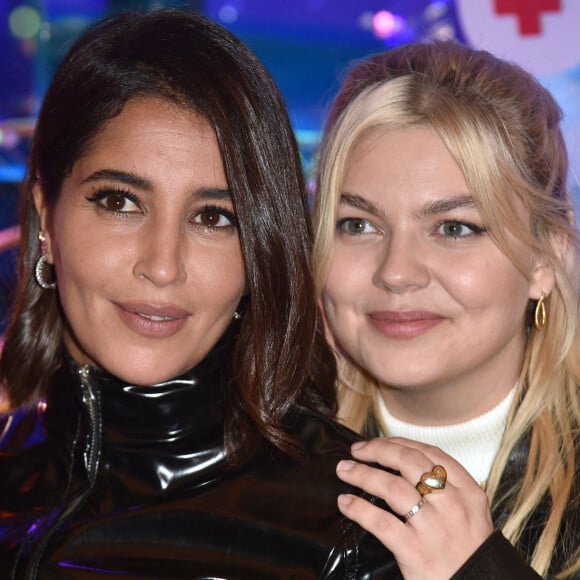 Leïla Bekhti et Louane Emera - Lancement de "1,2,3... Noël" lors de l'inauguration des vitrines et du sapin de Noël 2021 des Galeries Lafayette Haussmann 2021 à Paris. Le 17 novembre 2021.