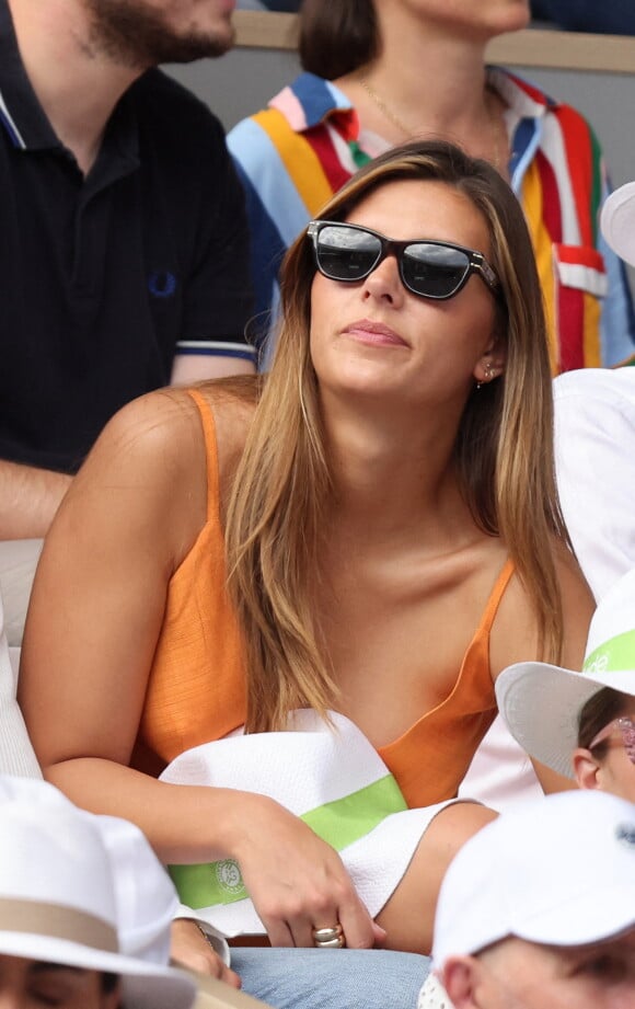 Théo Fleury et sa compagne Camille Cerf, Miss France 2015 en tribune (jour 14) lors des Internationaux de France de Tennis de Roland Garros 2022 à Paris, France, le 4 juin 2022. © Dominique Jacovides/Bestimage