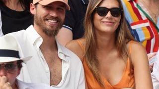 Camille Cerf, décolletée et amoureuse avec Théo Fleury, des couples en pagaille à Roland-Garros