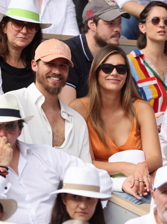 Théo Fleury et sa compagne Camille Cerf, Miss France 2015 en tribune (jour 14) lors des Internationaux de France de Tennis de Roland Garros 2022 à Paris, France, le 4 juin 2022. © Dominique Jacovides/Bestimage