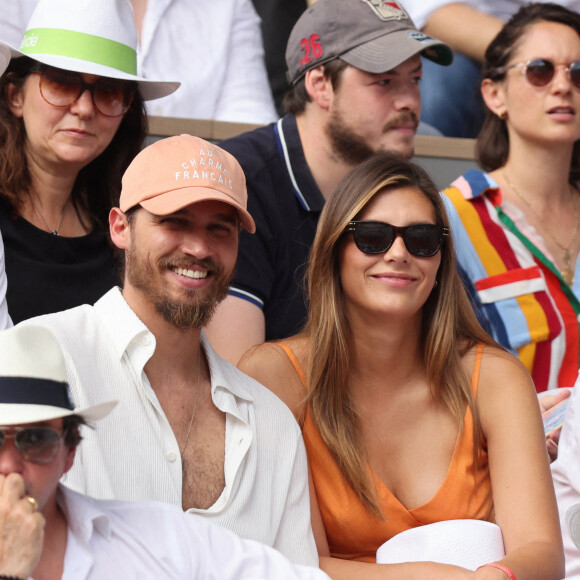 Théo Fleury et sa compagne Camille Cerf, Miss France 2015 en tribune (jour 14) lors des Internationaux de France de Tennis de Roland Garros 2022 à Paris, France, le 4 juin 2022. © Dominique Jacovides/Bestimage