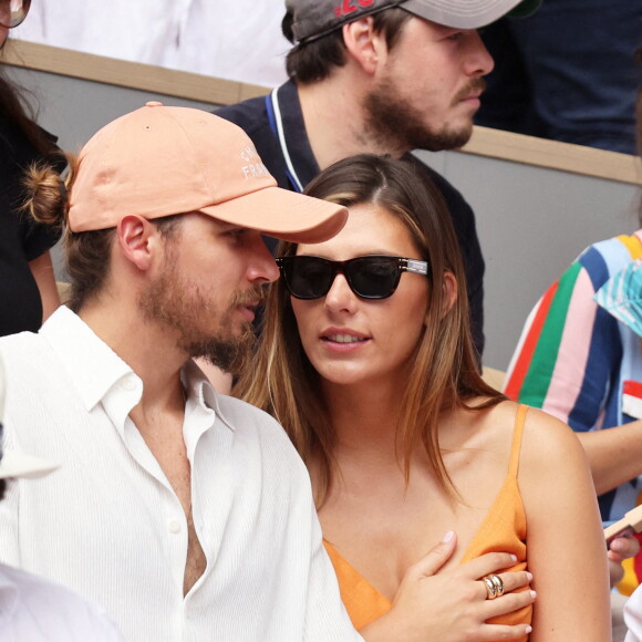Théo Fleury et sa compagne Camille Cerf, Miss France 2015 en tribune (jour 14) lors des Internationaux de France de Tennis de Roland Garros 2022 à Paris, France, le 4 juin 2022. © Dominique Jacovides/Bestimage