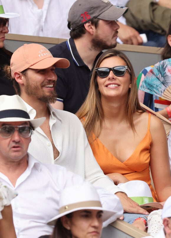 Théo Fleury et sa compagne Camille Cerf, Miss France 2015 en tribune (jour 14) lors des Internationaux de France de Tennis de Roland Garros 2022 à Paris, France, le 4 juin 2022. © Dominique Jacovides/Bestimage