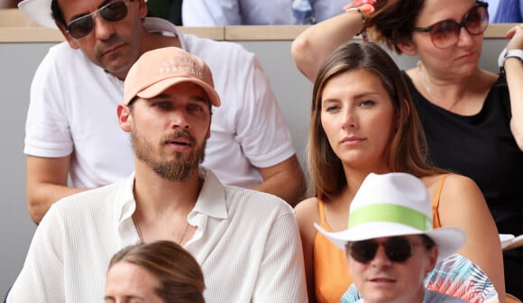 Théo Fleury et sa compagne Camille Cerf, Miss France 2015 en tribune (jour 14) lors des Internationaux de France de Tennis de Roland Garros 2022 à Paris, France, le 4 juin 2022. © Dominique Jacovides/Bestimage