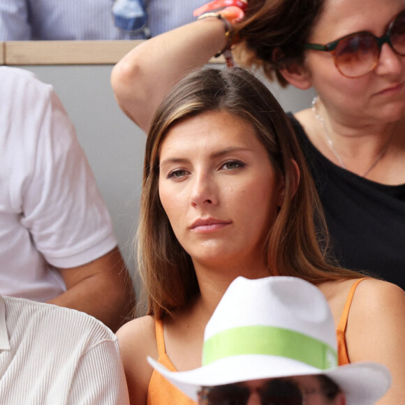 Théo Fleury et sa compagne Camille Cerf, Miss France 2015 en tribune (jour 14) lors des Internationaux de France de Tennis de Roland Garros 2022 à Paris, France, le 4 juin 2022. © Dominique Jacovides/Bestimage