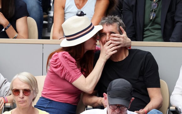 Julien Clerc avec sa femme Hélène Grémillon en tribune (jour 14) lors des Internationaux de France de Tennis de Roland Garros 2022 à Paris, France, le 4 juin 2022. © Dominique Jacovides/Bestimage