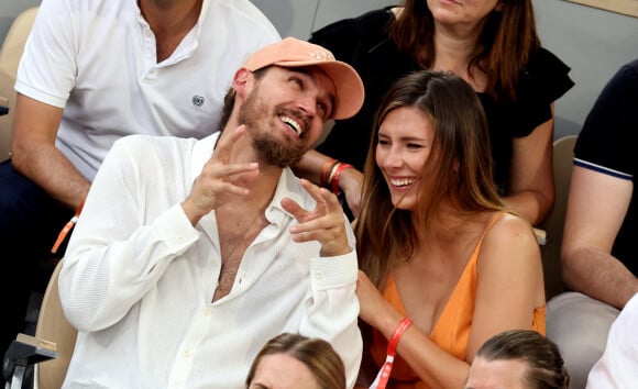 Théo Fleury et sa compagne Camille Cerf, Miss France 2015 en tribune (jour 14) lors des Internationaux de France de Tennis de Roland Garros 2022 à Paris, France, le 4 juin 2022. © Dominique Jacovides/Bestimage