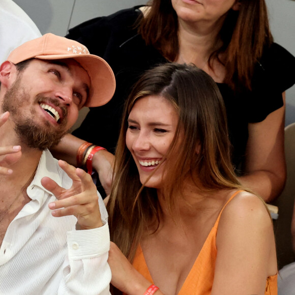 Théo Fleury et sa compagne Camille Cerf, Miss France 2015 en tribune (jour 14) lors des Internationaux de France de Tennis de Roland Garros 2022 à Paris, France, le 4 juin 2022. © Dominique Jacovides/Bestimage