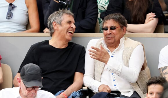 Julien Clerc et Laurent Voulzy en tribune (jour 14) lors des Internationaux de France de Tennis de Roland Garros 2022 à Paris, France, le 4 juin 2022. © Dominique Jacovides/Bestimage