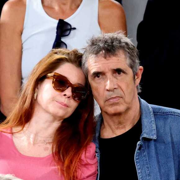 Julien Clerc avec sa femme Hélène Grémillon en tribune (jour 14) lors des Internationaux de France de Tennis de Roland Garros 2022 à Paris, France, le 4 juin 2022. © Dominique Jacovides/Bestimage