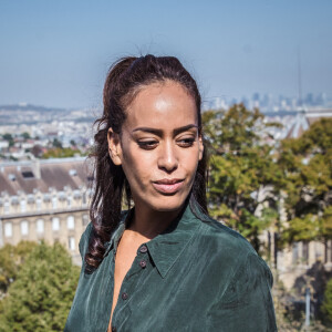 Exclusif - Prix spécial - No Web - Amel Bent en marge du tournage du téléfilm de France 3 "Les sandales blanches" (diffusé le 25 janvier 2021) à Meudon le 18 septembre 2020 © Cyril Moreau / Bestimage