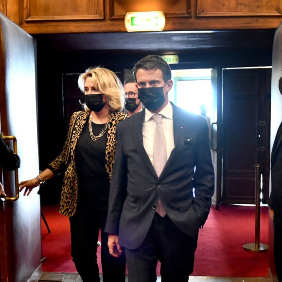 Manuel Valls et sa femme Susana Gallardo lors des Entretiens de Nice organisés par le quotidien régional Nice-Matin qui ont eu lieu au Centre Universitaire Méditerranéen, le 15 octobre 2021. © Bruno Bebert / Bestimage 