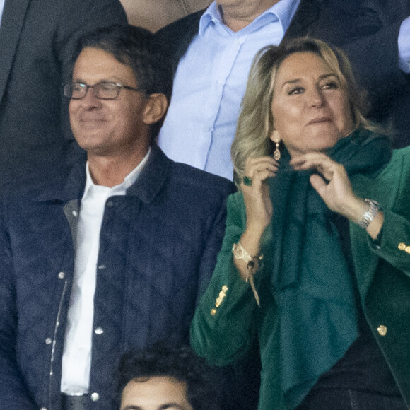 Manuel Valls et sa femme Susana Gallardo - People assistent à la victoire du PSG (2) face à Manchester City (0) lors de la deuxième journée de la Ligue des champions au Parc des Princes à Paris le 28 septembre 2021. © Cyril Moreau/Bestimage 