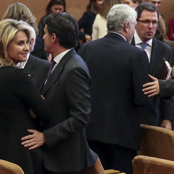 Manuel Valls et sa compagne Susana Gallardo lors de la soirée des Prix du Royaume d'Espagne pour les entreprises (Premio Reino de España a la Trayectoria Empresarial) à l'école de commerce Institut d'études supérieures de commerce (IESE) de Barcelone, Espagne, le 25 février 2019. 