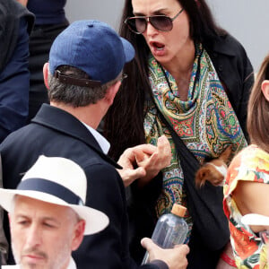 Gad Elmaleh, Demi Moore dans les tribunes lors des Internationaux de France de Tennis de Roland Garros 2022. Paris, le 5 juin 2022. © Dominique Jacovides/Bestimage 