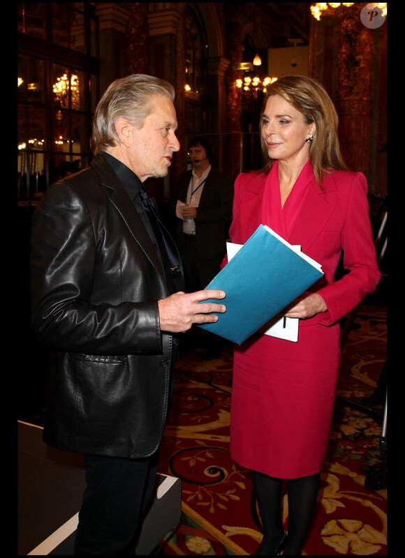 Michael Douglas et la reine Noor au sommet Global Zero à Paris le 2 février 2010