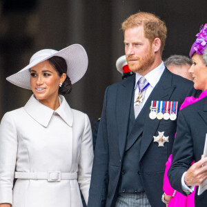 Le prince Harry, duc de Sussex, et Meghan Markle, duchesse de Sussex - Les membres de la famille royale et les invités lors de la messe célébrée à la cathédrale Saint-Paul de Londres, dans le cadre du jubilé de platine (70 ans de règne) de la reine Elisabeth II d'Angleterre. Londres, le 3 juin 2022. 