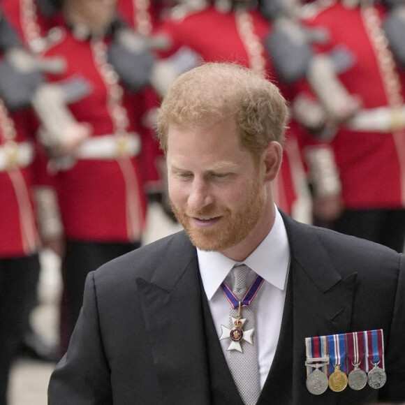 Le prince Harry, duc de Sussex, et Meghan Markle, duchesse de Sussex - Les membres de la famille royale et les invités lors de la messe célébrée à la cathédrale Saint-Paul de Londres, dans le cadre du jubilé de platine (70 ans de règne) de la reine Elisabeth II d'Angleterre. Londres, le 3 juin 2022. 